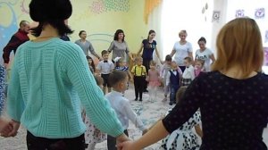 Танец-игра с мамами в детском саду "Ищи маму" (муз.композиция КУ-ЧИ-ЧИ)