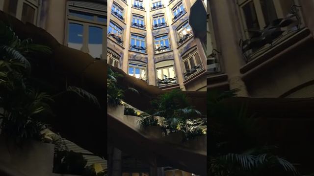 Дом Мила ( La Pedrera) Барселона