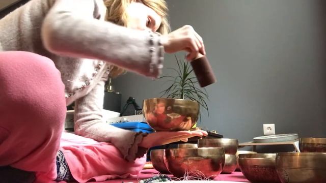 Осеннее состояние с поющими чашами\ Singing bowl meditation смотреть онлайн