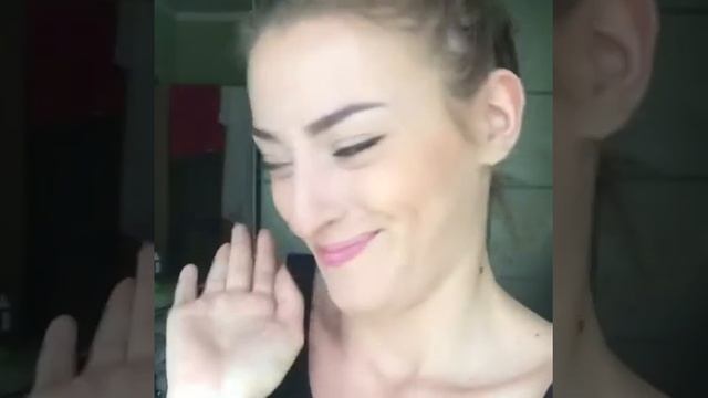 А как вы реагируете на комплименты? смотреть онлайн