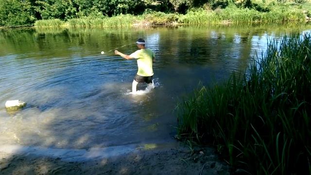 Тренировка с мячиком на резинке в воде смотреть онлайн
