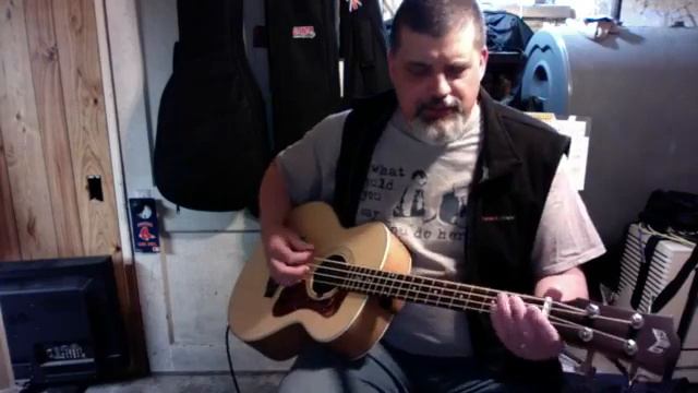Guild Jumbo Junior Bass смотреть онлайн