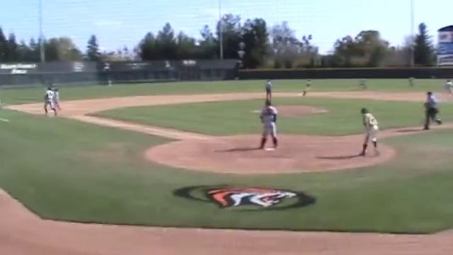 Baseball 3 Umpire Mechanics - FlyBalltoRFBasesEmptyMovementofPUcovering1st.mov смотреть онлайн