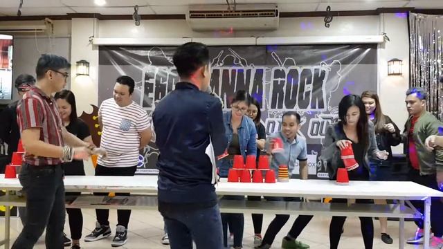 Funny Parlor Games Ideas - Paper Cups Stack Attack смотреть онлайн