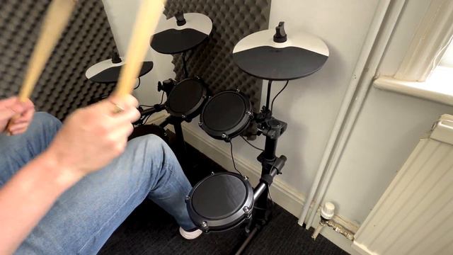 Alesis Debut Kit, what does it sound like? Just Drums, No Talking! смотреть онлайн