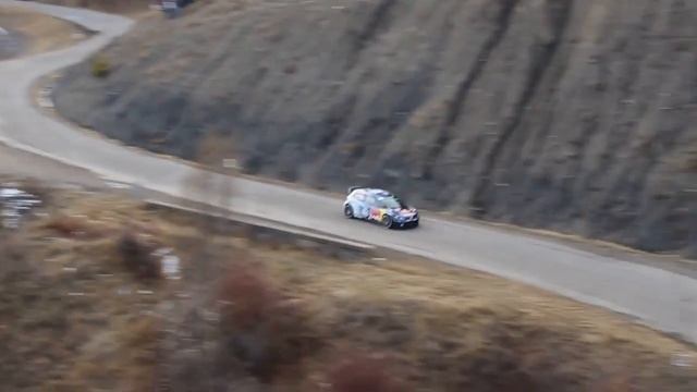 Passage de Sébastien Ogier sur l'ES 11 à Saint-Apollinaire смотреть онлайн