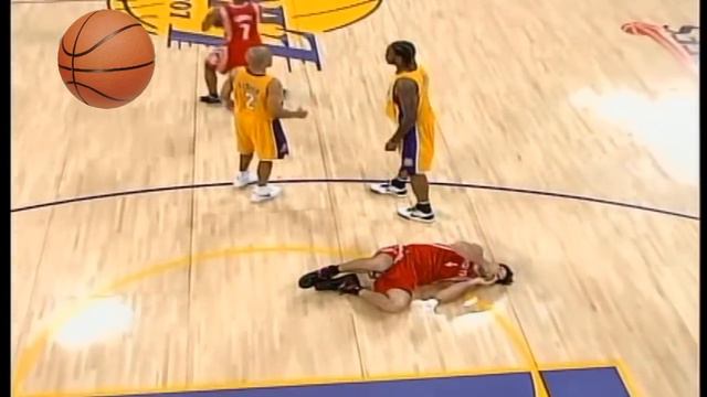Derek Fisher Hard Foul On Luis Scola In Game 2 Rockets vs. Lakers смотреть онлайн