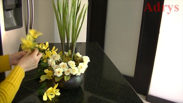 Haz un Bello Arreglo Floral con Iris, Astromelia y Rosas смотреть онлайн