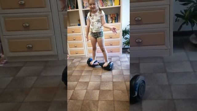 Видео УРОК, как кататься на ГИРОСКУТЕРЕ// 6+ смотреть онлайн