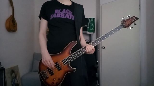 "Quest for Fire" Iron Maiden bass cover смотреть онлайн