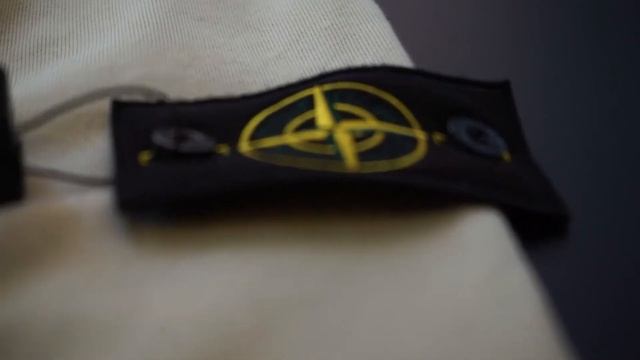 Стильное худи Stone Island бежевого цвета в магазине 4:20 SHOP смотреть онлайн