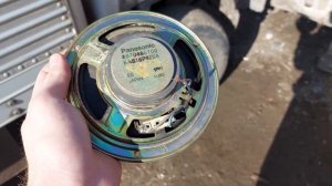 Замена штатных динамиков в автомобиле ISUZU ELF на DL AUDIO BARRACUDA 165