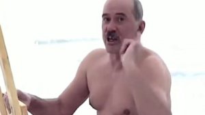 Прикол как мужик окунался в прорубь