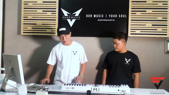 Review & Mở Hộp Midi Controller -Arturial KeyLab Essential 49 смотреть онлайн