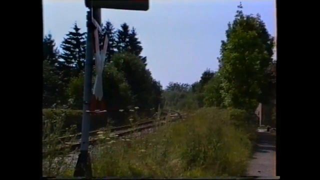 061 SNCB - NMBS - Lignes 36 - 37 - 45 - 48 - 49 le 08/08/1992 - Train PFT sur la Vennbahn смотреть онлайн