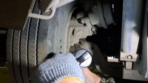 Купил пневмопистолет LlCOTA для  смазки автомобиля