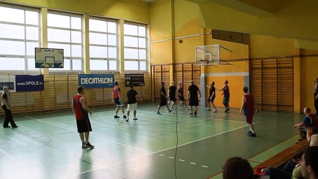 ZWMiTAKA vs SQR3byki - 1 kwarta cz.1. Playoffs - game 2 смотреть онлайн