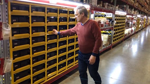 Адресное хранение в контейнерах KLT на стеллаже с выкатными платформами смотреть онлайн