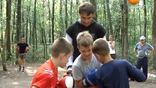 В парке Сорокалетия Октября растят будущих чемпионов по боксу смотреть онлайн