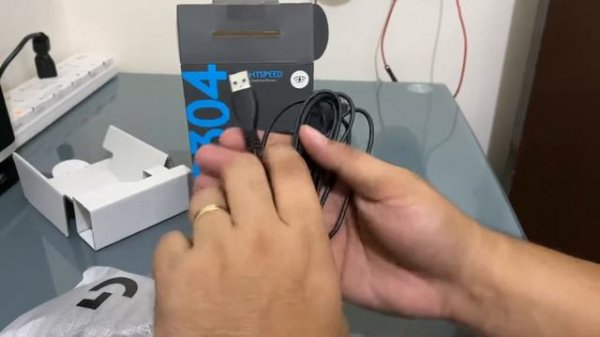 Logitech G304 Lightspeed Wireless Gaming Mouse (Unboxing)