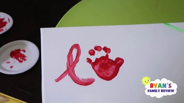 Finger painting for kids with Ryan's Family Review смотреть онлайн