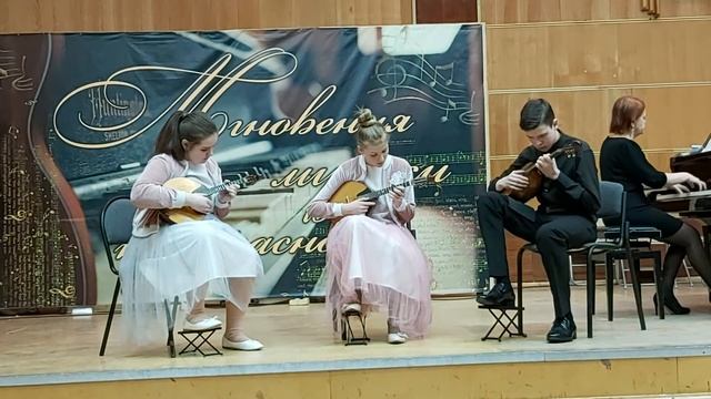 Ансамбль домр "Северяночка" - «Волга- реченька широка» Русская народная песня в обработке А. Шалова смотреть онлайн