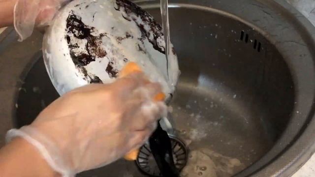 Как очистить сковороду, кастрюлю от нагара ДО БЛЕСКА. Теперь дно моих сковородок как НОВОЕ!!! смотреть онлайн