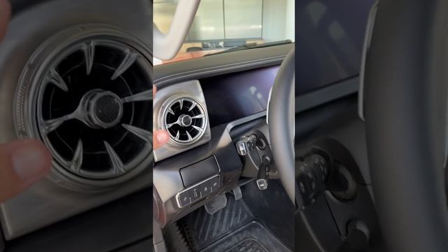 Tank 300 - рамный внедорожник из Китая смотреть онлайн