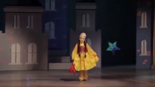 Лейла Сафина Эришген - Татарский танец - Маленькая мисс НЧ 2018 смотреть онлайн