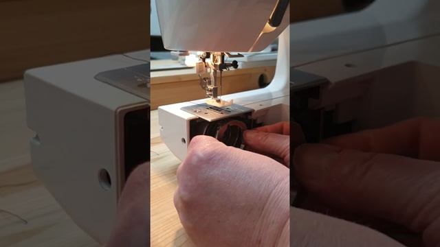 Faden einfädeln bei der Janome 920 смотреть онлайн