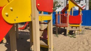 Детские горки во дворе