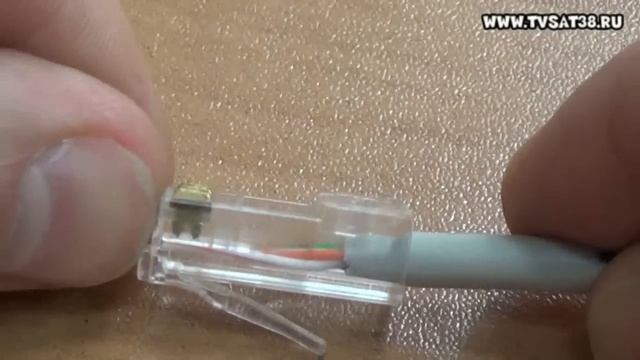 Как правильно обжать кабель витую пару Ethernet для Триколор отверткой. смотреть онлайн