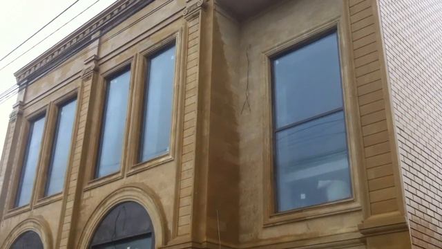 Фасад из камня промок. смотреть онлайн