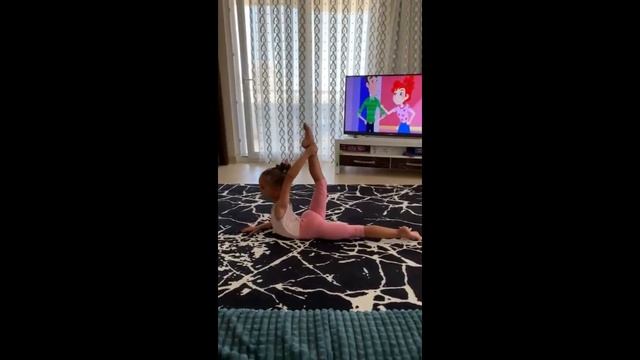 ХУДОЖЕСТВЕННАЯ ГИМНАСТИКА - ДЛЯ МАЛЕНЬКИХ ГИМНАСТОК 23. июля. 2021 г смотреть онлайн