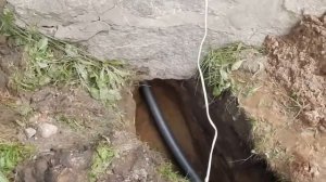 как провести воду из колодца в дом вода в деревенском доме установка насосной  станции траншея