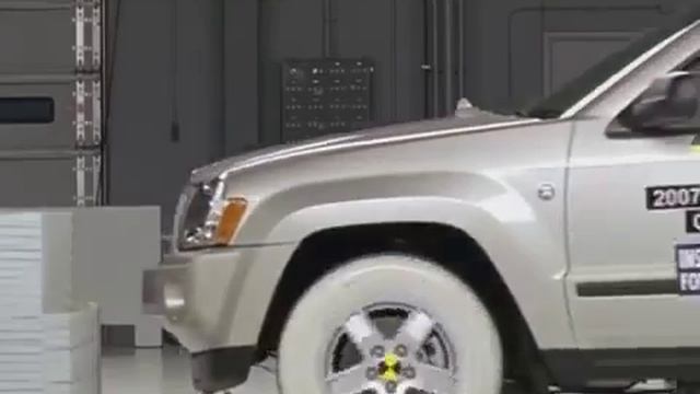 Краш тест Jeep Grand Cherokee 2007 Jeep Grand Cherokee moderate overlap IIHS crash test смотреть онлайн