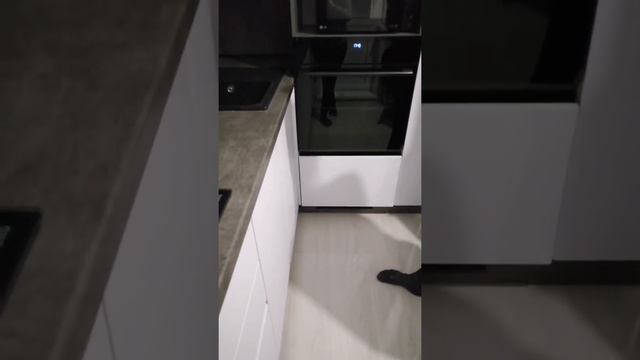 Серо-белая кухня смотреть онлайн