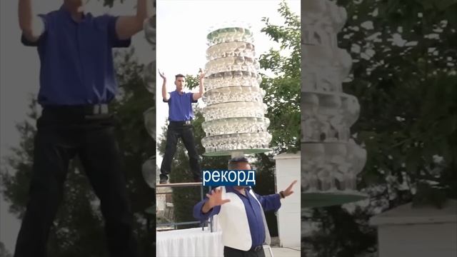 Станцевал с пирамидой бокалов на голове смотреть онлайн