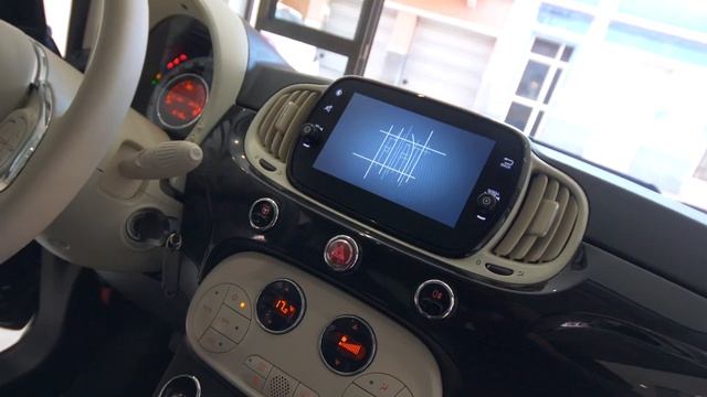 FIAT 500 Dolcevita 1.0 Hybrid 51KW 70 CV смотреть онлайн