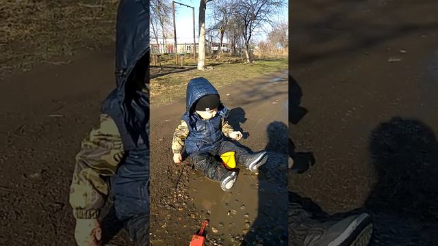 Лужа и малыш ( продолжение 🙈) смотреть онлайн