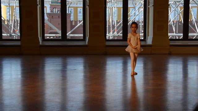 Анна Есиновская Танец Одетты. репетиция смотреть онлайн