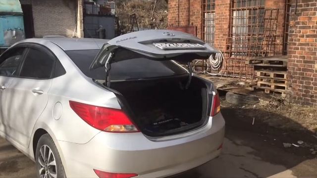 Упоры багажника Hyundai Solaris смотреть онлайн
