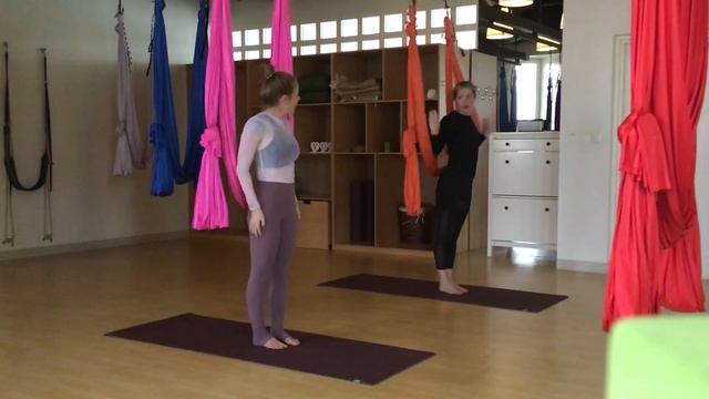 Aerial Yoga Academy Mecah Wills смотреть онлайн