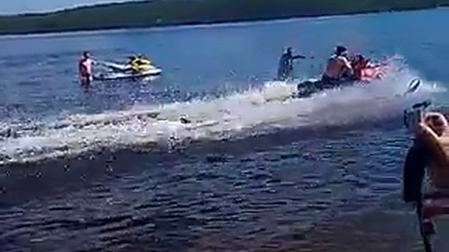 2 Июня р Ура Езда на снегоходах по воде смотреть онлайн