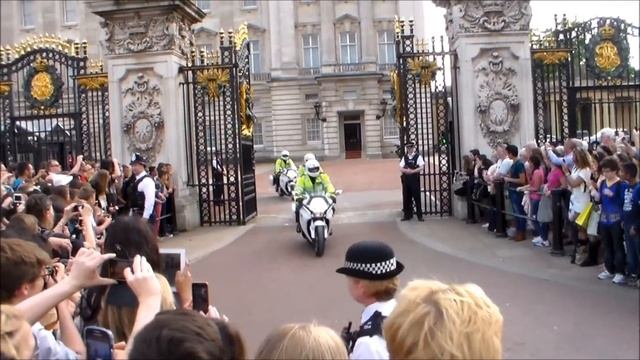 The Queen seen leaving Buckingham Palace to attend the Flower parade. смотреть онлайн