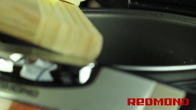 Куриные крылышки в мультиварке REDMOND RMC-M4502 смотреть онлайн