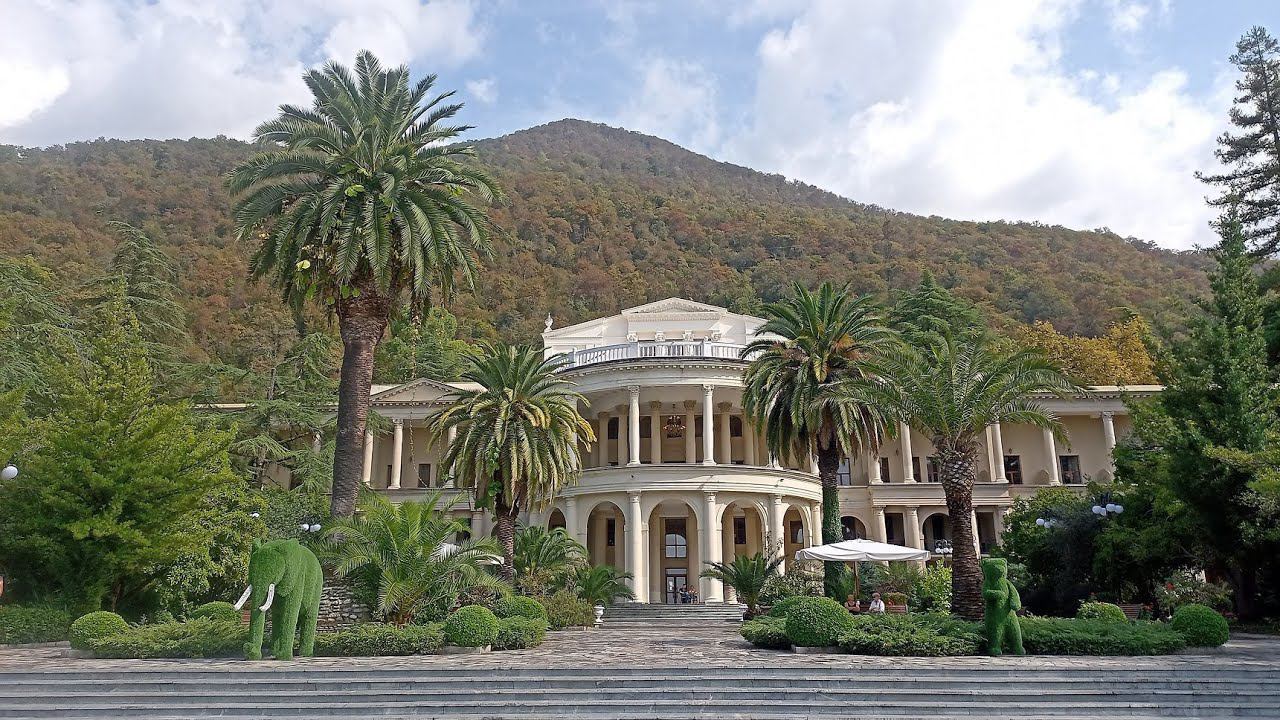 Amra Park-hotel & SPA 4*.(Старая Гагра) Территория. Ресторан "Пирс". Пляж.