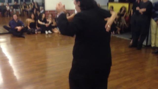 Jorge Llado y Flor Argento 1-4-12 Milonga del Angel Genova 4.MOV смотреть онлайн