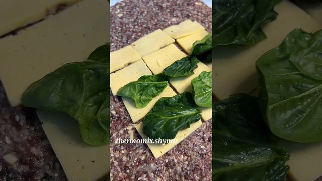 Готовим в Термомиксе Мясной рулет с сыром и шпинатом🍃 смотреть онлайн