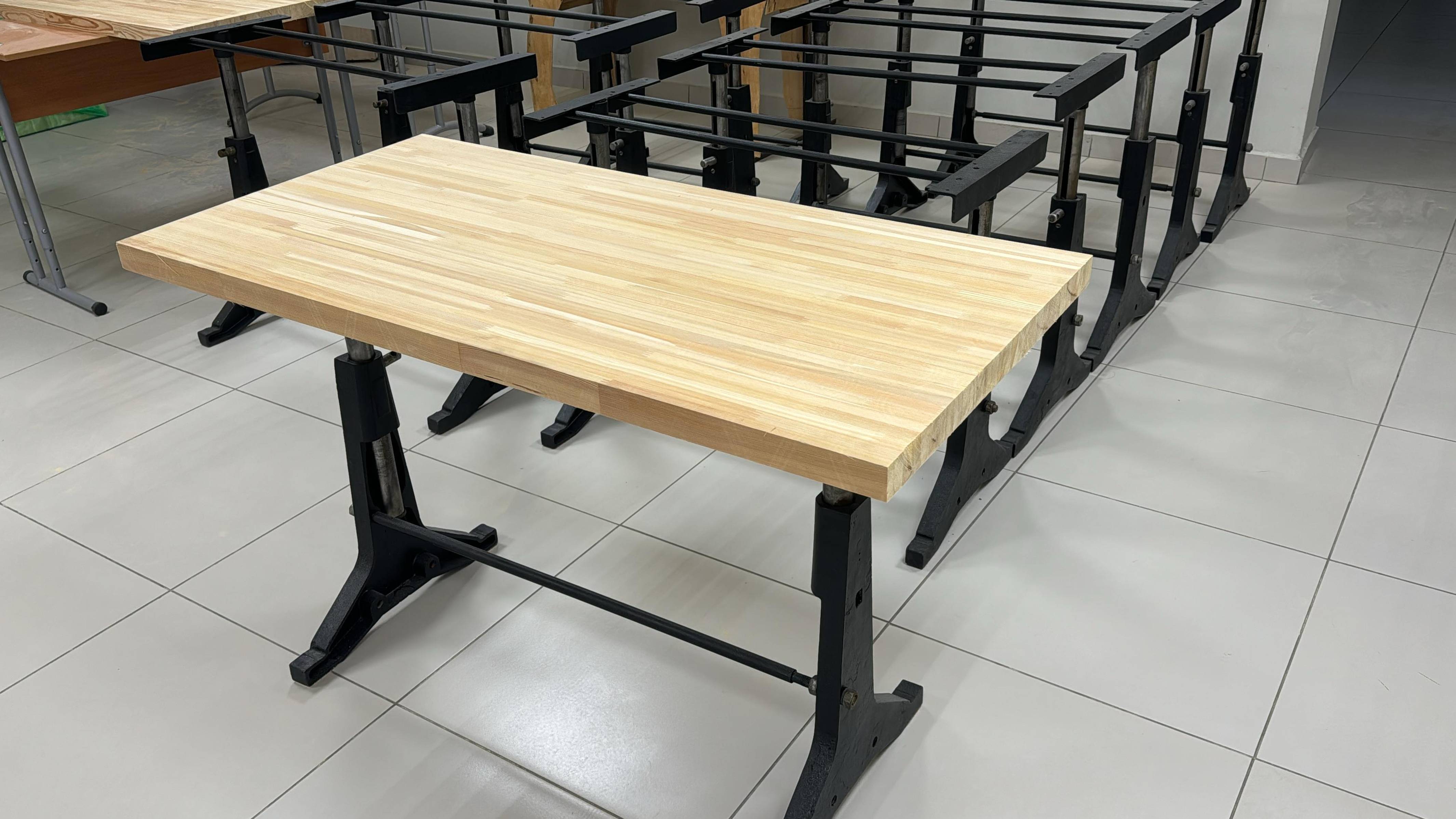 Сотрудники школы №5 города Якутска восстановили советские верстаки для кабинета труда смотреть онлайн